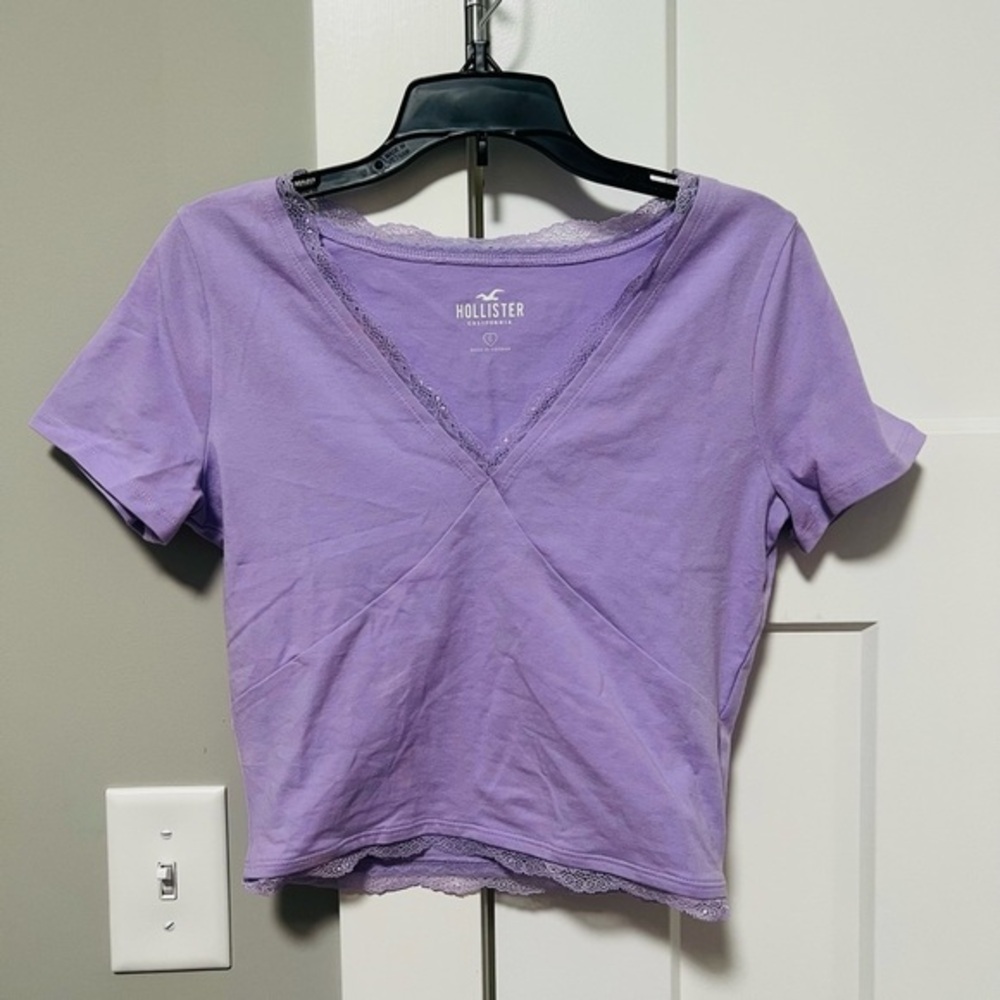 Hollister Women's Lavender Lace Trim Tee - Picture 1 of 3